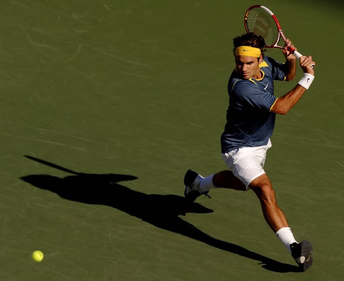 Roger hitting a backhand slice at the 2005 US Open